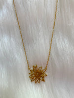 Flower Pendant Necklace Gold