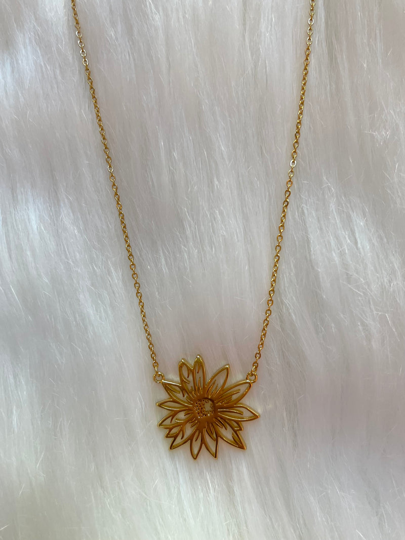 Flower Pendant Necklace Gold