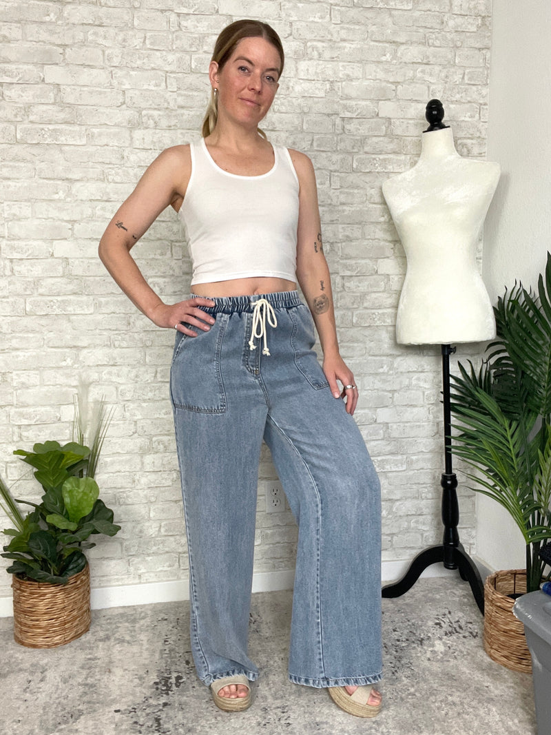 Yuma Wide Leg Jeans + Cream Tie