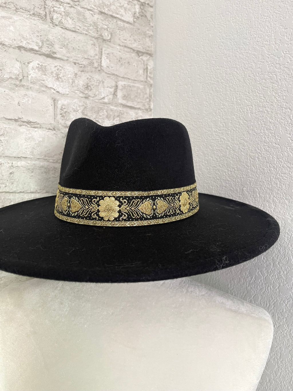 Willa 2.0 Gold Flower Band Black Wide Brim