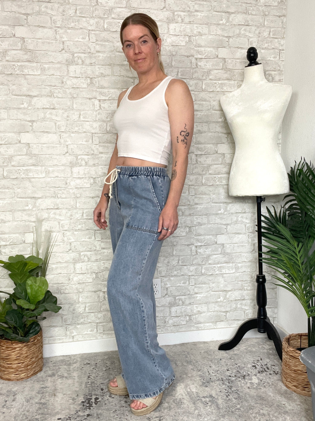 Yuma Wide Leg Jeans + Cream Tie