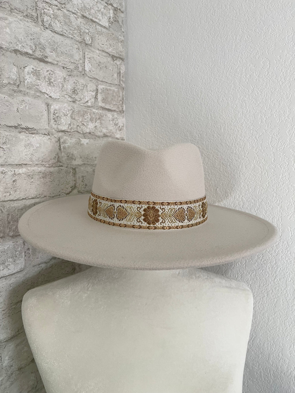Willa 2.0 Gold Flower Band Ivory Wide Brim