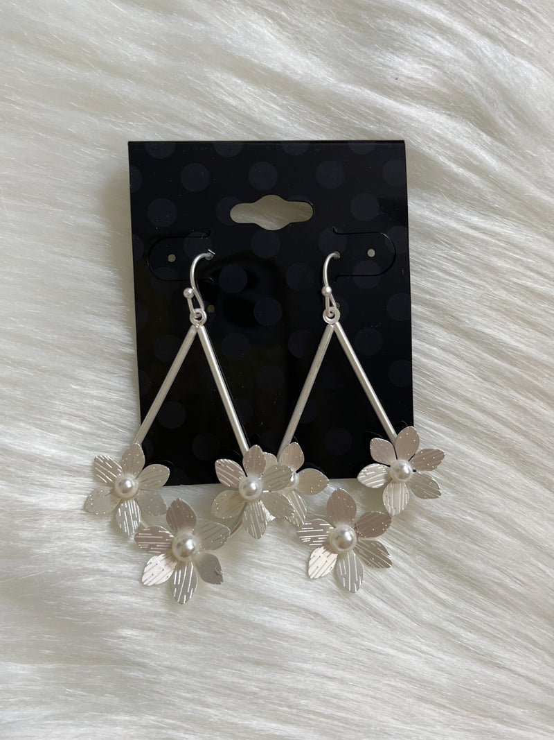 Floral Pearl Earring Silver