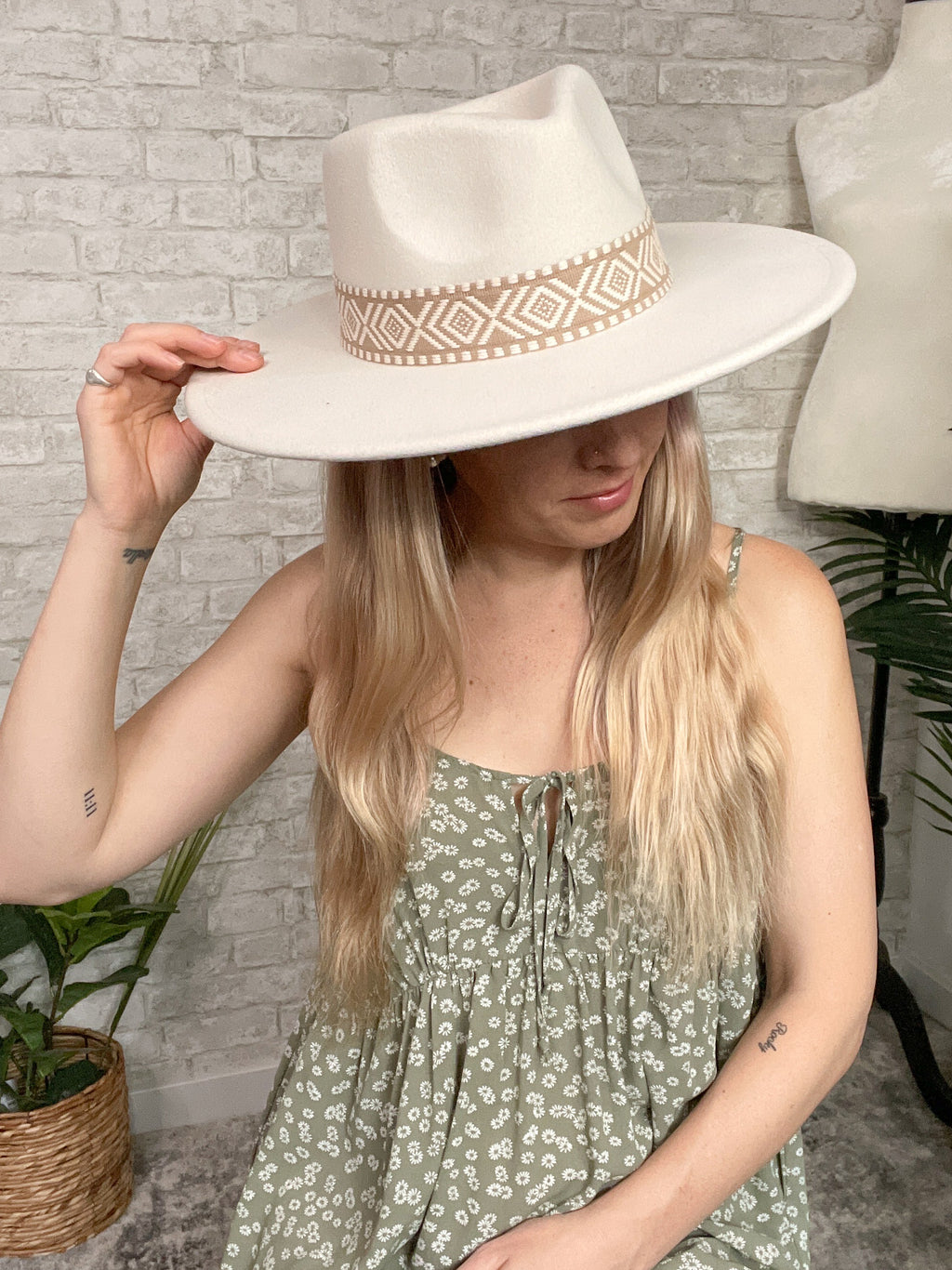 Taissa Hat Ivory