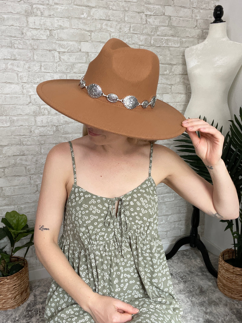 Sophia Wide Brim Chain Hat Camel