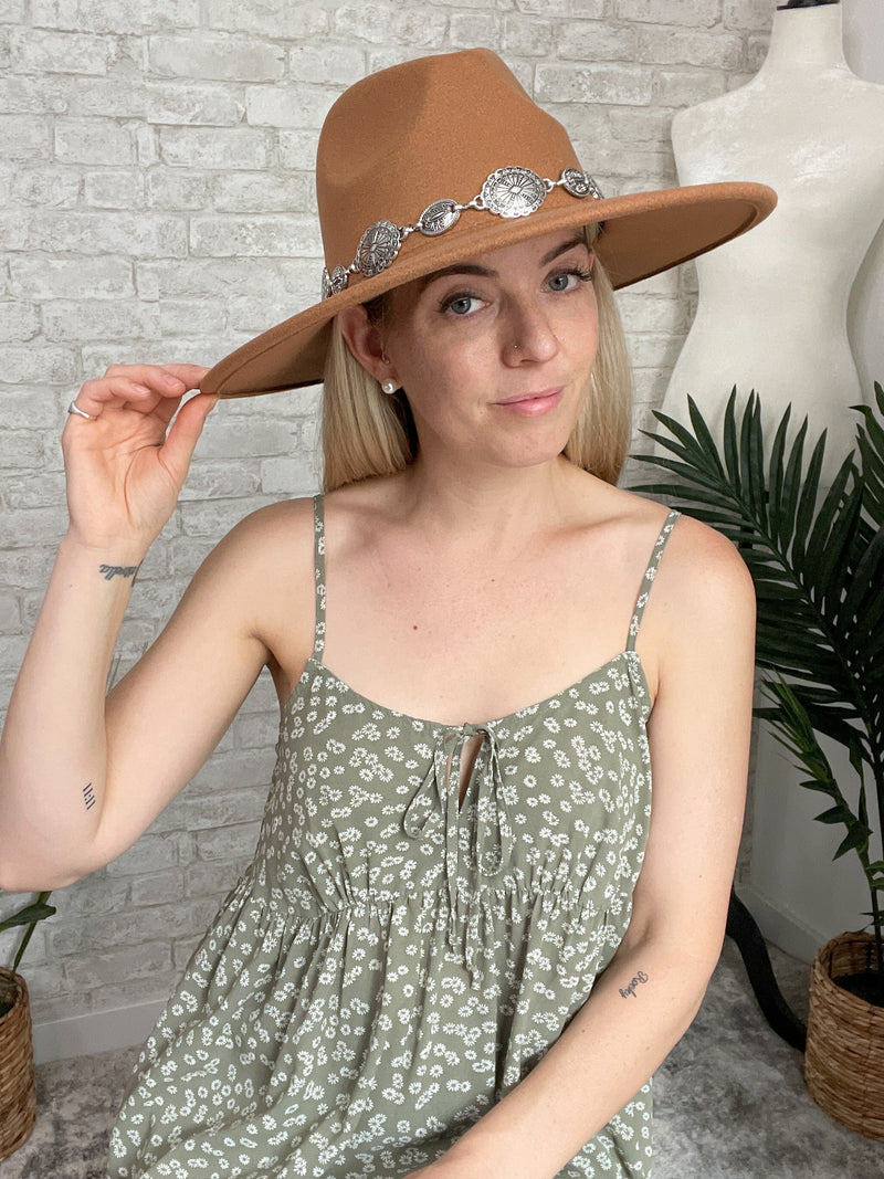 Sophia Wide Brim Chain Hat Camel