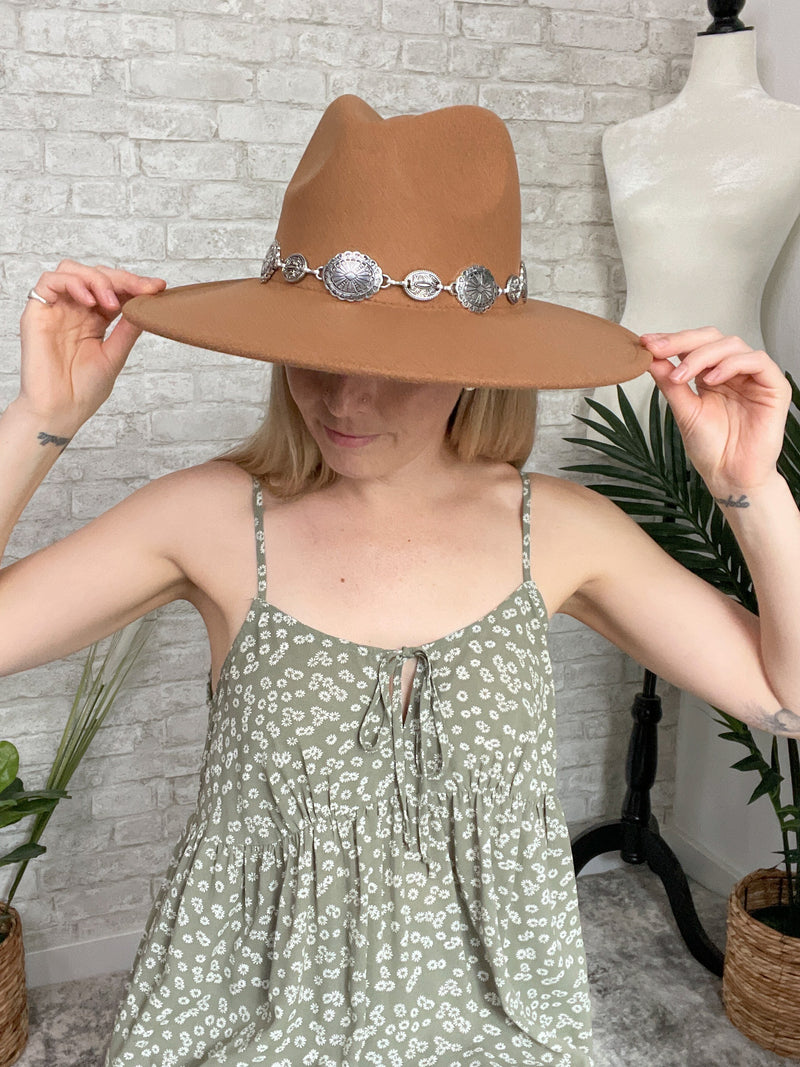 Sophia Wide Brim Chain Hat Camel